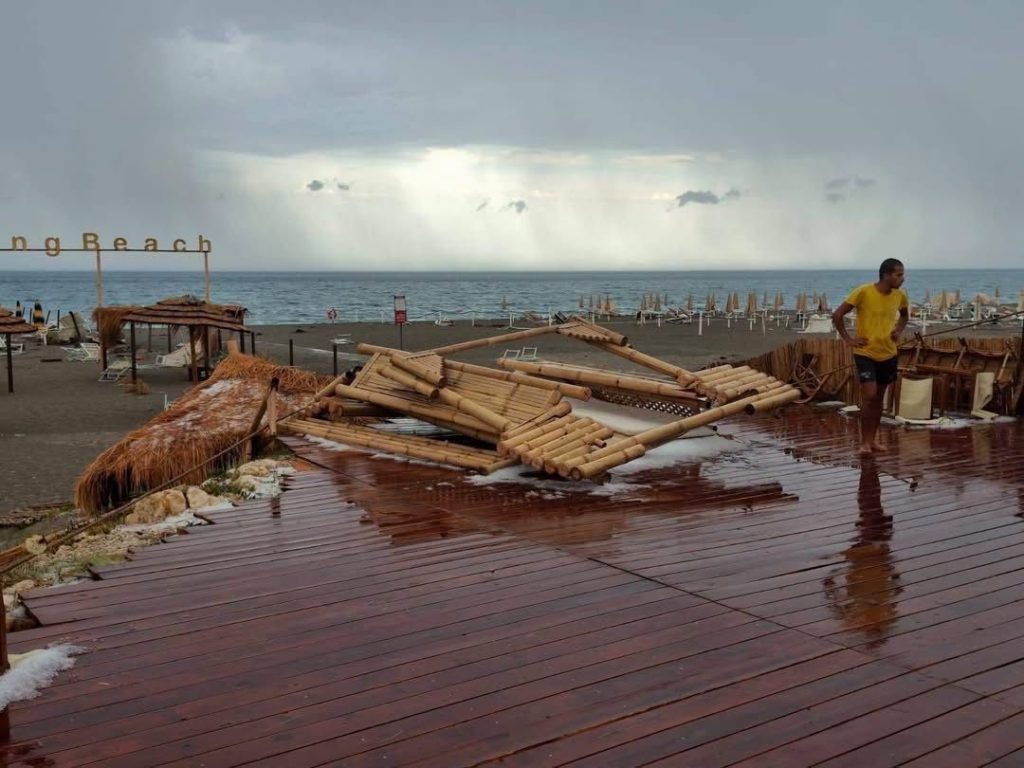 Tromba d'aria di fine estate mette in ginocchio il turismo balneare a Policoro